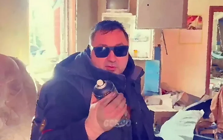 Аким Апачев приехал в освобожденную Суджу и начал расписывать город матерной бранью Аким Апачев приехал в освобожденную Суджу и начал расписывать город матерной бранью
