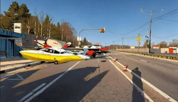 Экстренная посадка лёгкомоторного самолёта на автотрассу вблизи Вологды