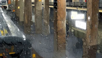 После ливня в Москве затопило станцию метро &laquo;Комсомольская&raquo;
